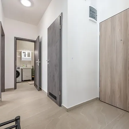 2 Bedroom Flat In Centre Daire *