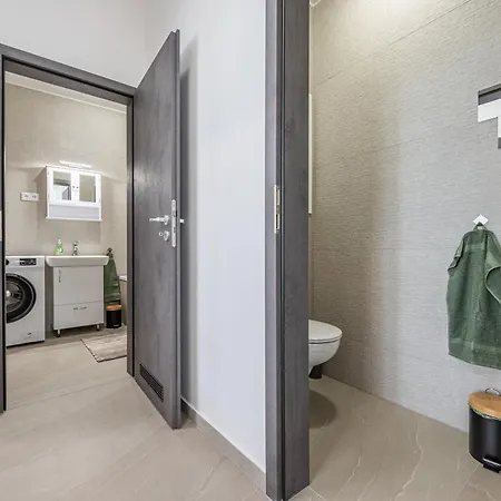 2 Bedroom Flat In Centre Daire