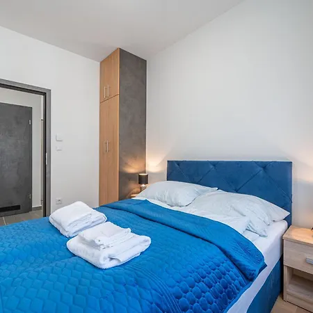 2 Bedroom Flat In Centre Daire *