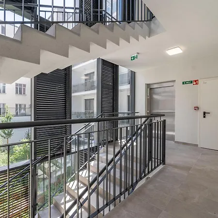 2 Bedroom Flat In Centre Daire *