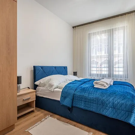 2 Bedroom Flat In Centre