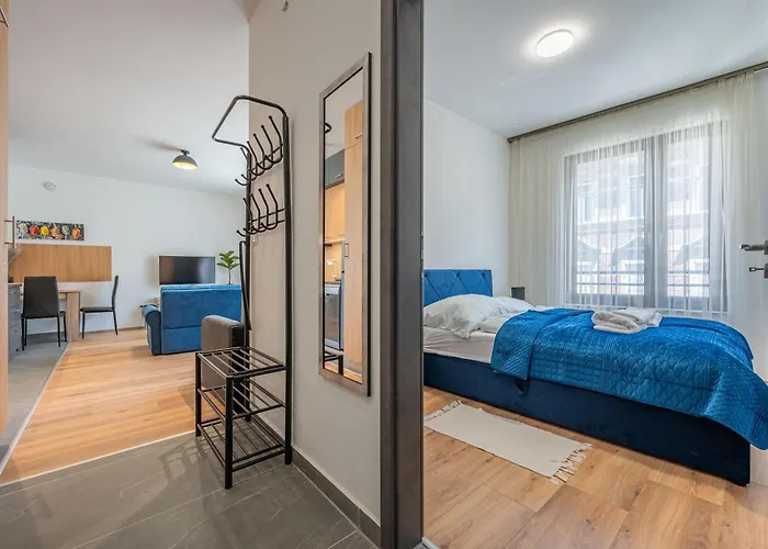 2 Bedroom Flat In Centre
