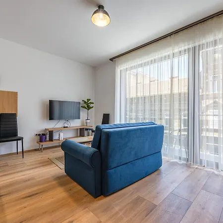 2 Bedroom Flat In Centre *