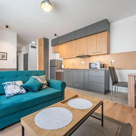 2 Bedroom Flat In Centre