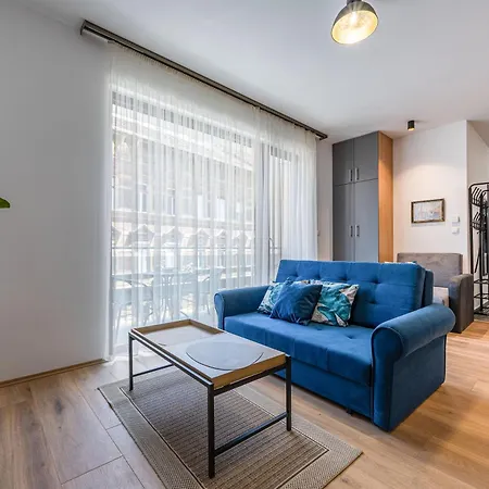 2 Bedroom Flat In Centre *