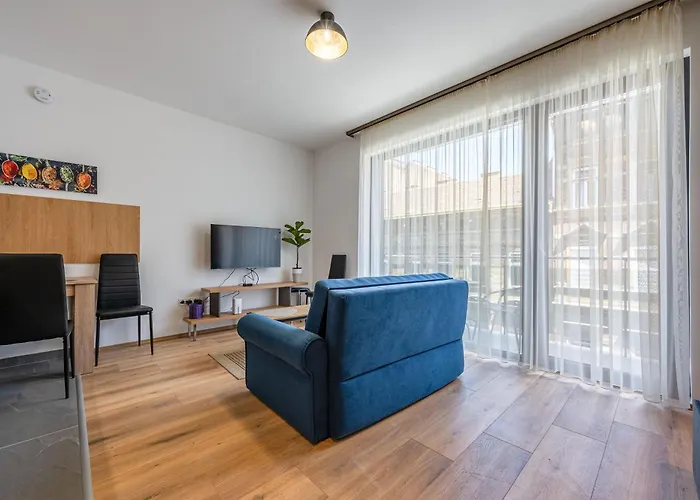 2 Bedroom Flat In Centre *