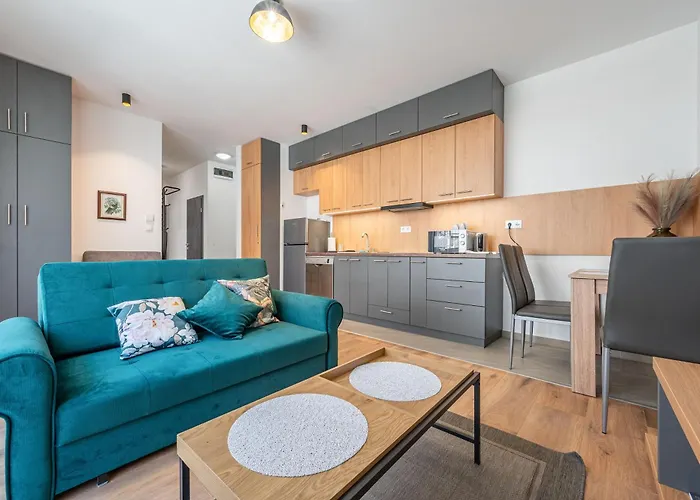 2 Bedroom Flat In Centre