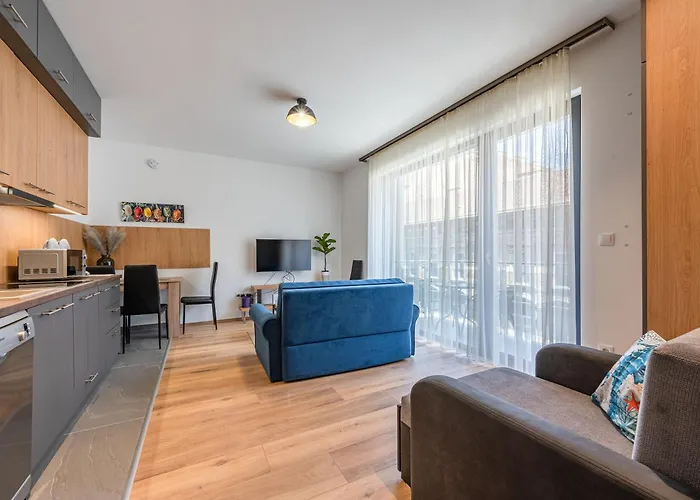 2 Bedroom Flat In Centre Daire