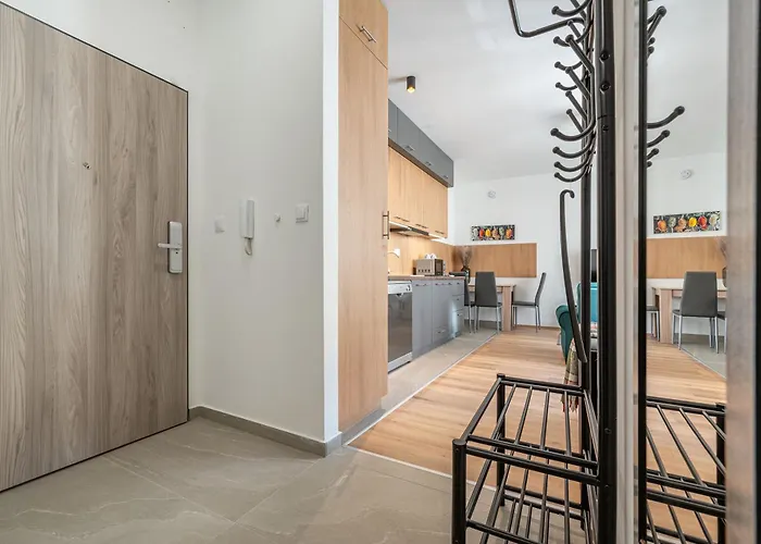 2 Bedroom Flat In Centre Lägenhet *