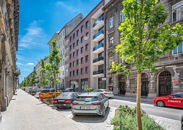 2 Bedroom Flat In Centre Lägenhet